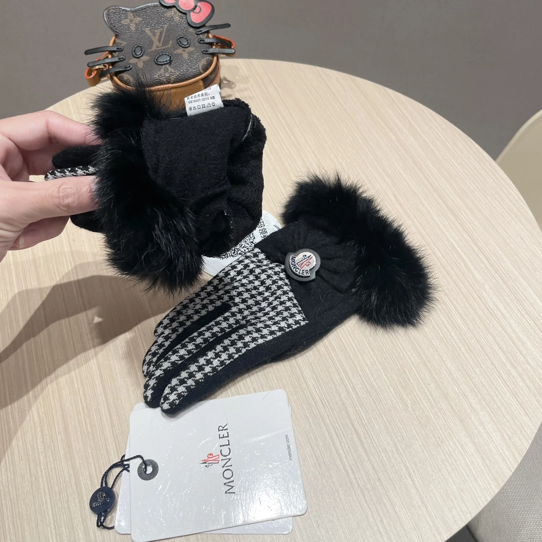 Lightweight 4290 Moncler Gloves For Women