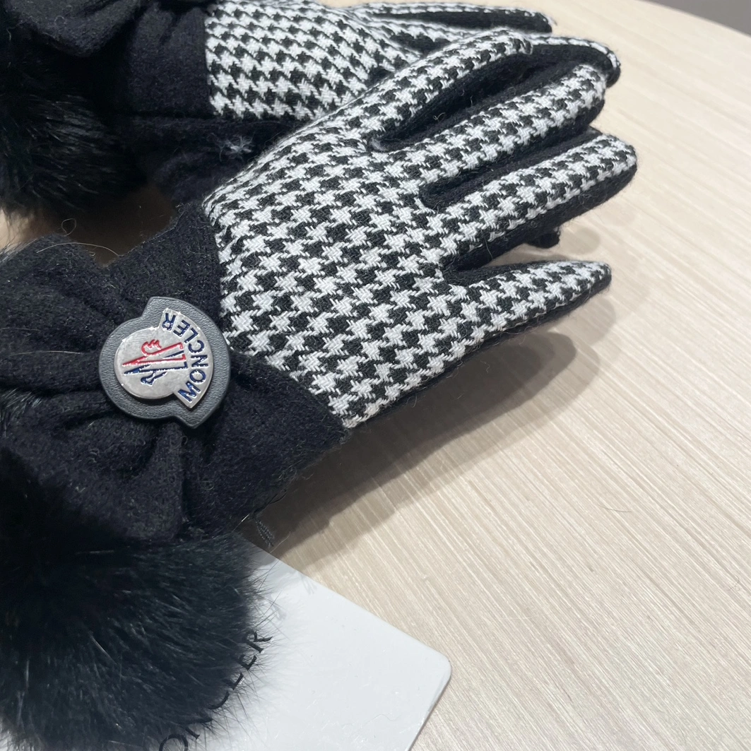 Lightweight 4290 Moncler Gloves For Women