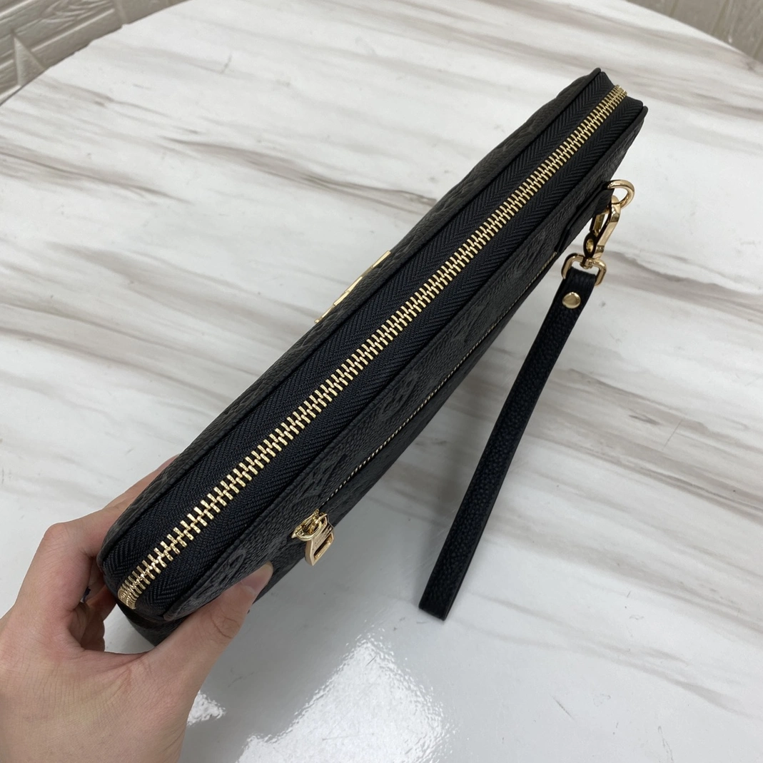 Lightweight 4299 Louis Vuitton AAA Man Wallets