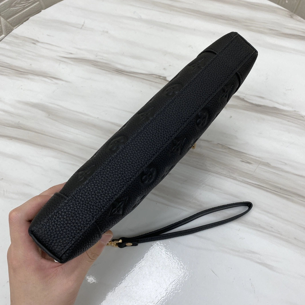 Lightweight 4299 Louis Vuitton AAA Man Wallets