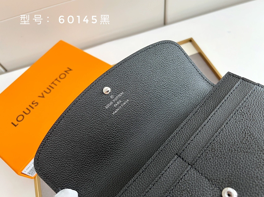 Lightweight 4453 Louis Vuitton AAA Quality Wallets