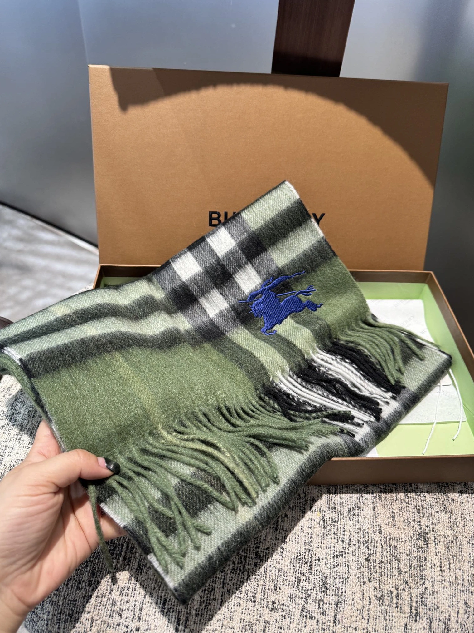 Lightweight 4589 Burberry Scarf