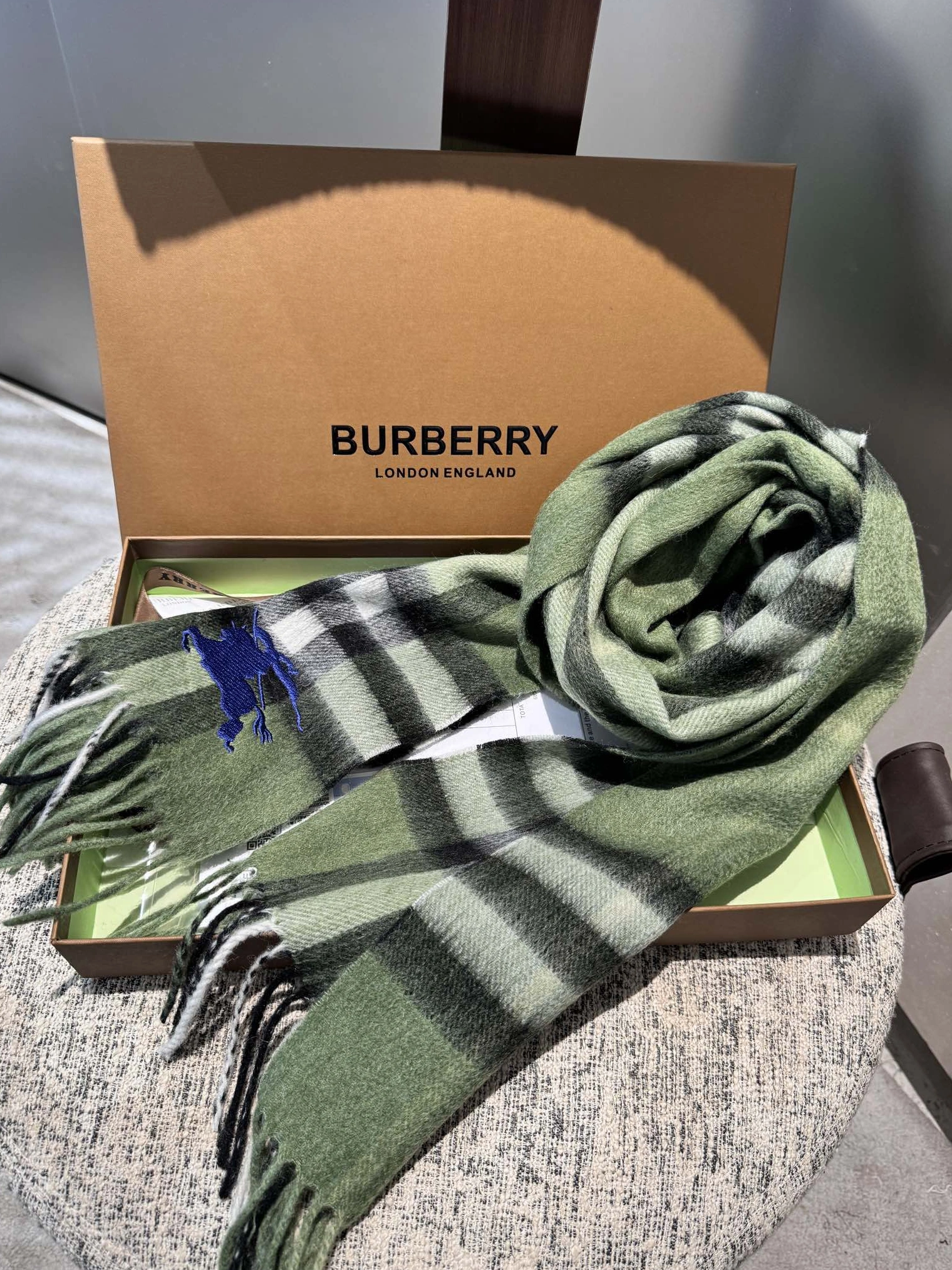 Lightweight 4589 Burberry Scarf