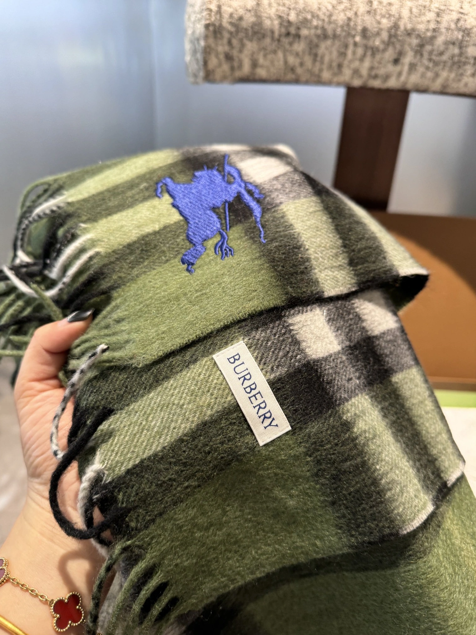 Lightweight 4589 Burberry Scarf
