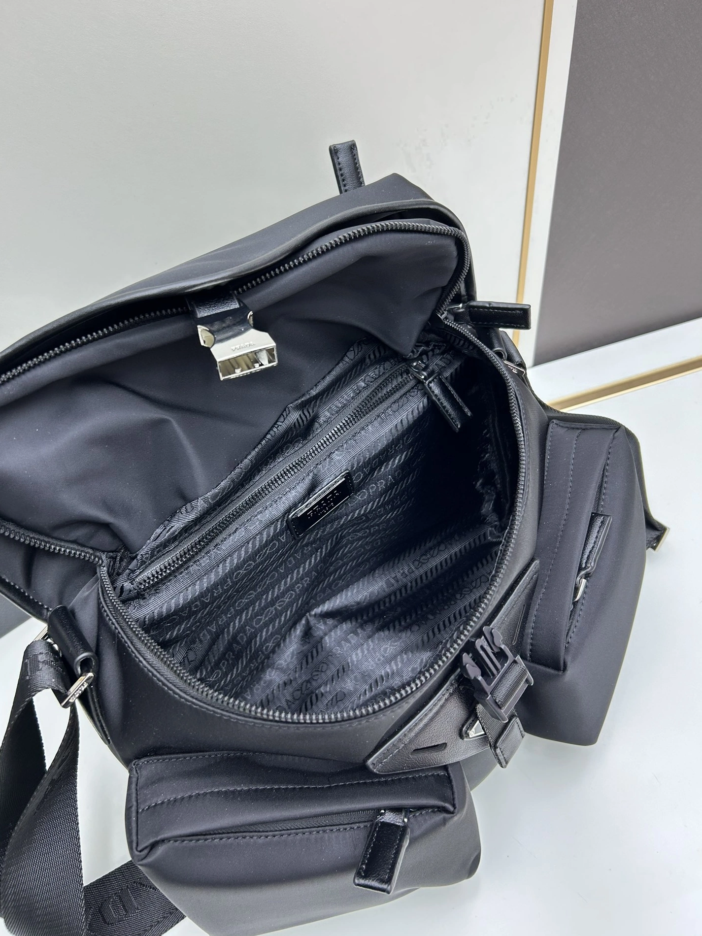 Lightweight 4957 Prada AAA Man Messenger Bags