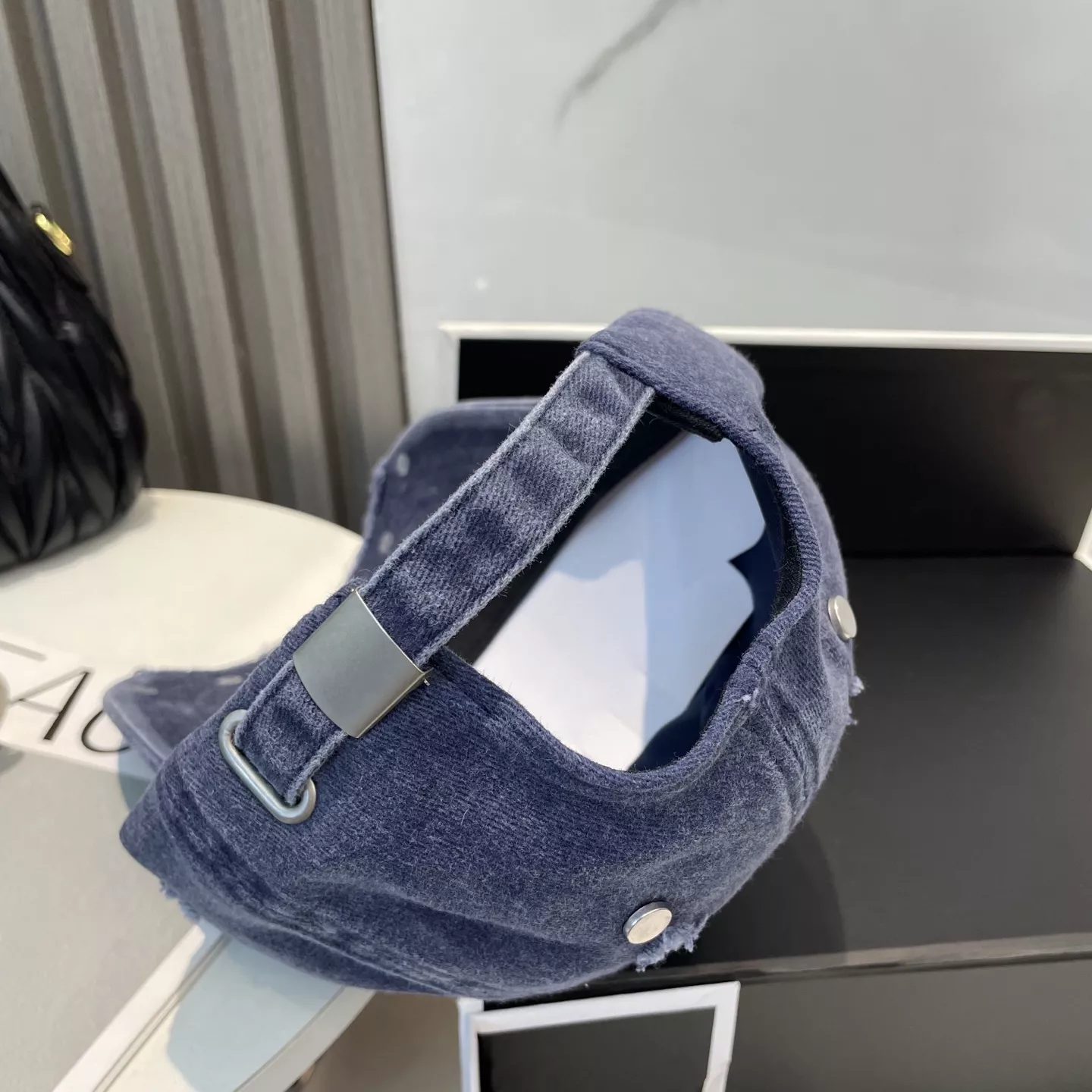 Lightweight 5255 Prada Caps