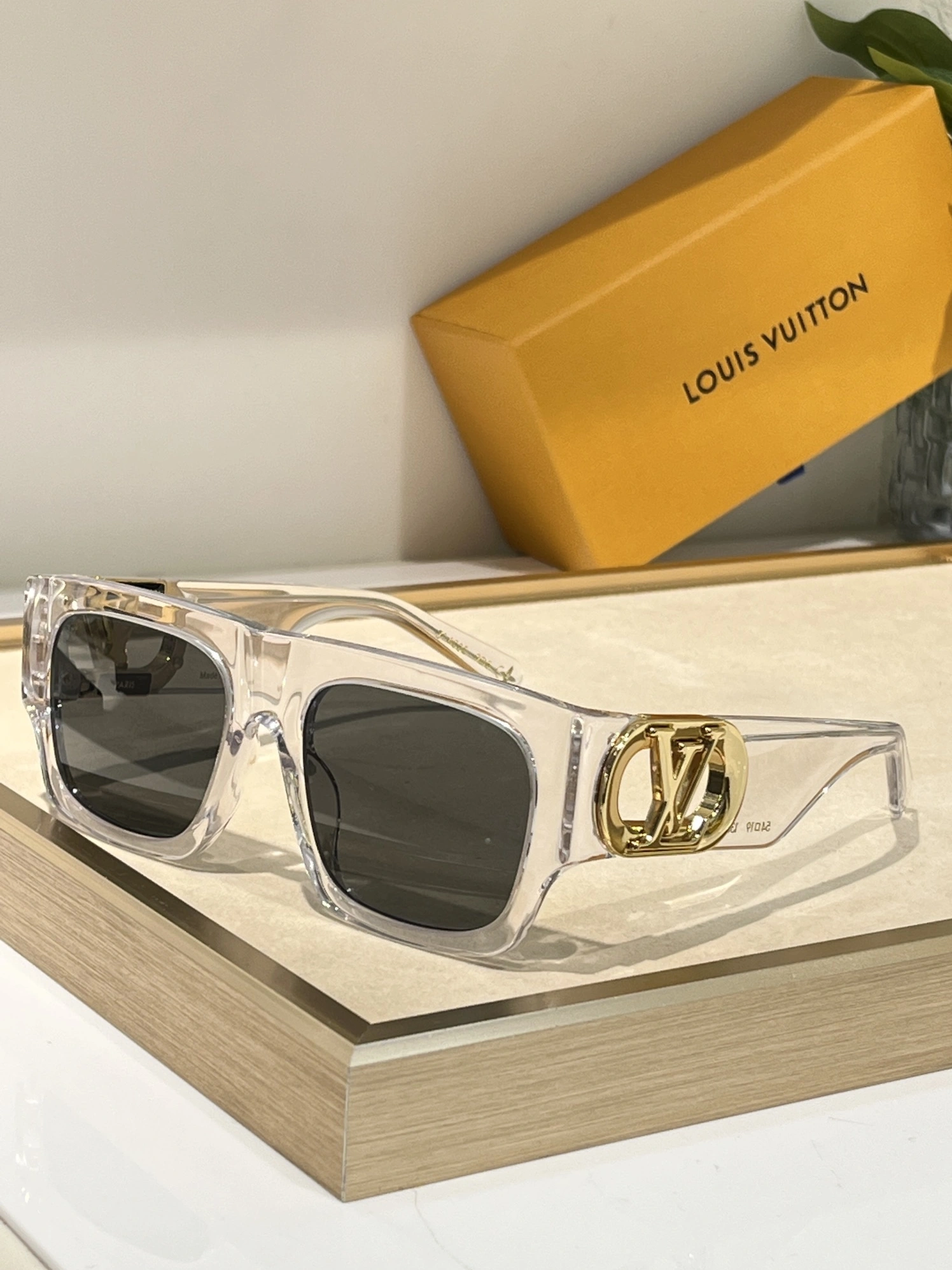 Lightweight 5339 Louis Vuitton AAA Quality Sunglasses