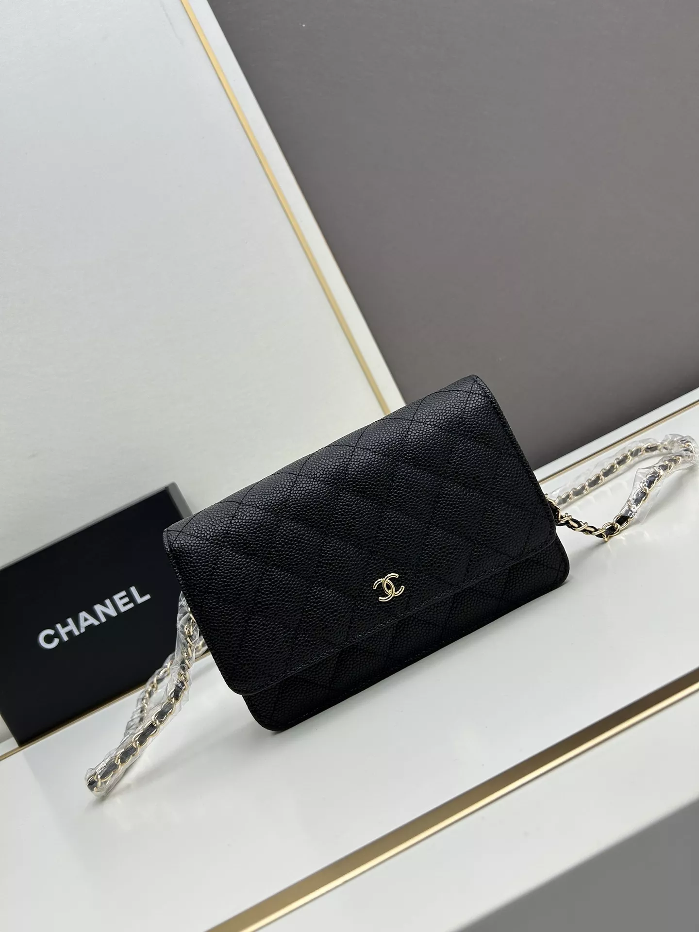 Lightweight 5695 Chanel AAA Quality Messenger Bags For Women