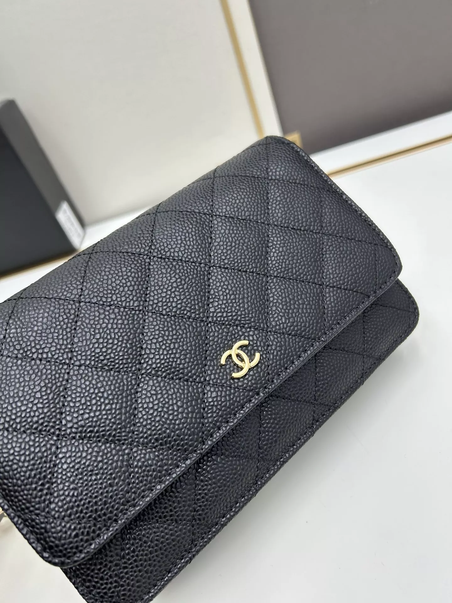 Lightweight 5695 Chanel AAA Quality Messenger Bags For Women