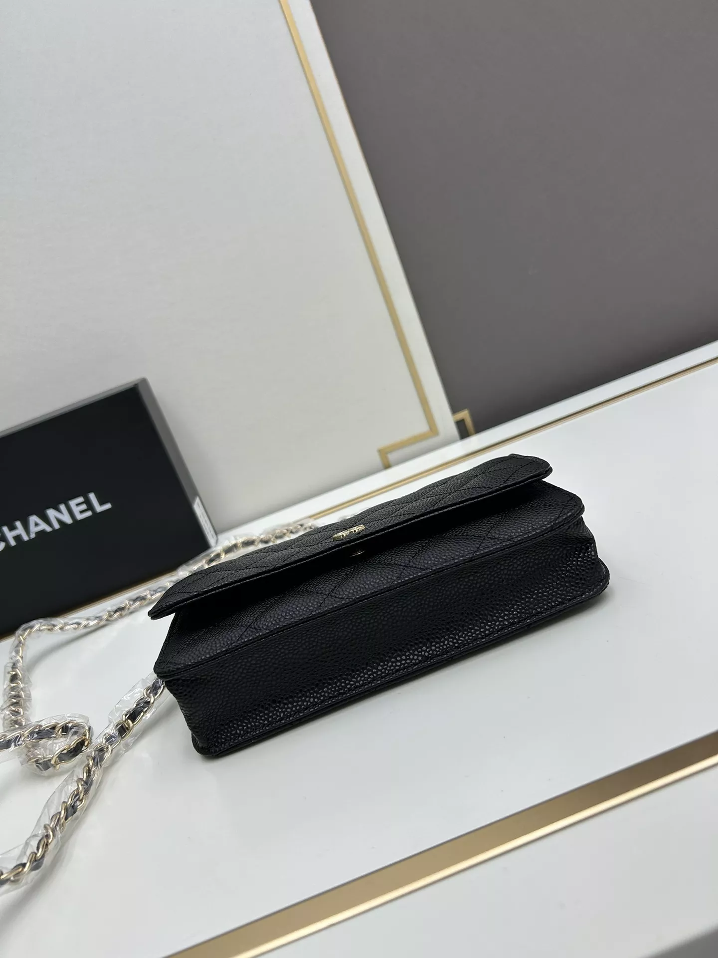 Lightweight 5695 Chanel AAA Quality Messenger Bags For Women