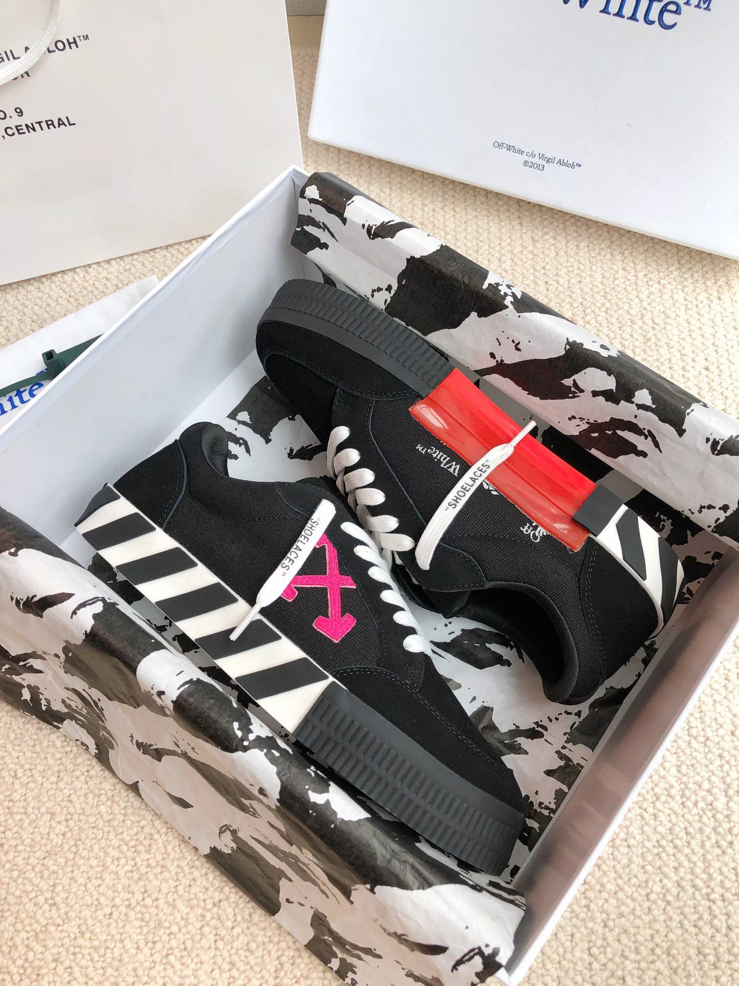 Lightweight 585 Off-White Casual Shoes For Men