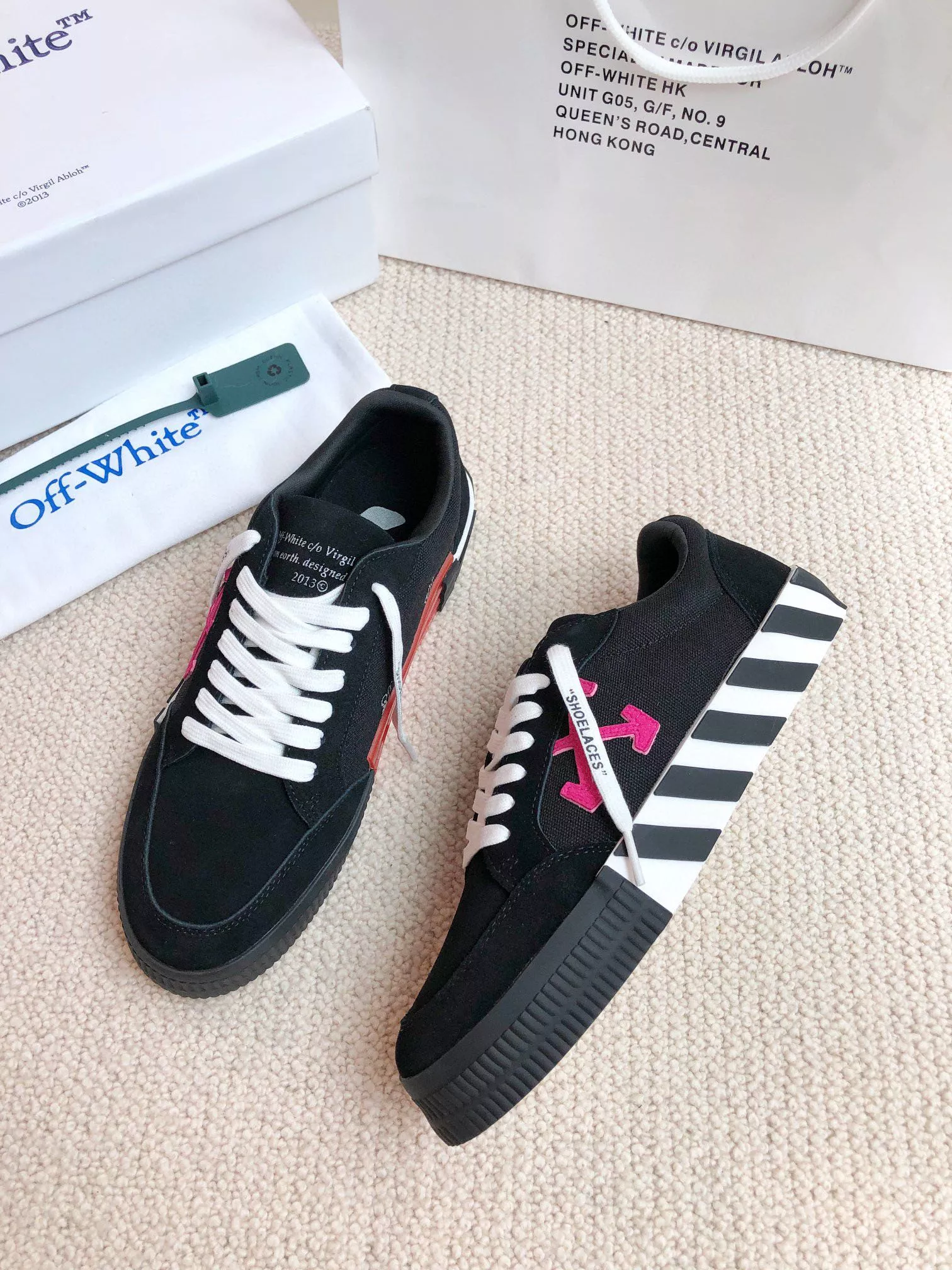 Lightweight 585 Off-White Casual Shoes For Men