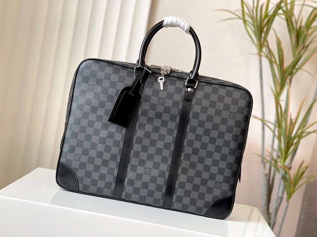 Lightweight 6039 Louis Vuitton AAA Man Handbags