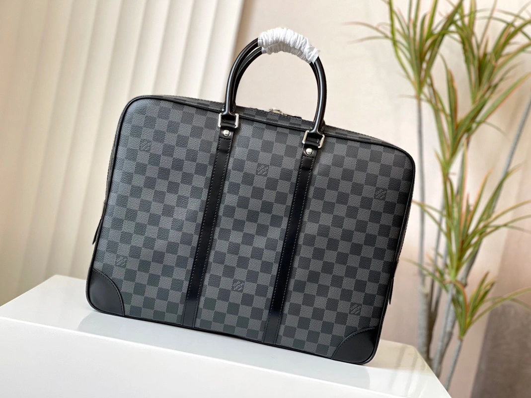 Lightweight 6039 Louis Vuitton AAA Man Handbags