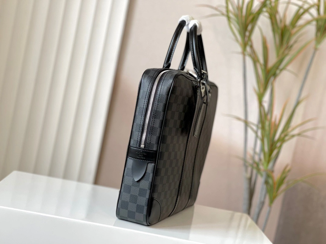Lightweight 6039 Louis Vuitton AAA Man Handbags
