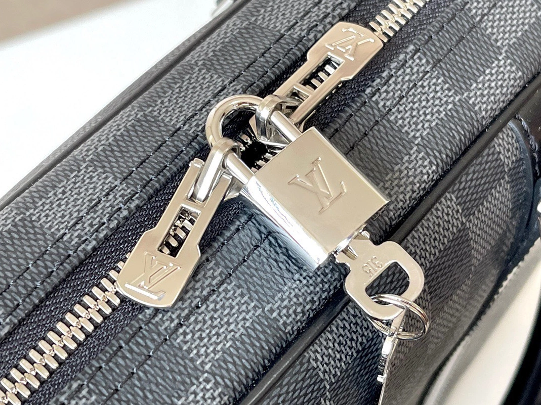 Lightweight 6039 Louis Vuitton AAA Man Handbags