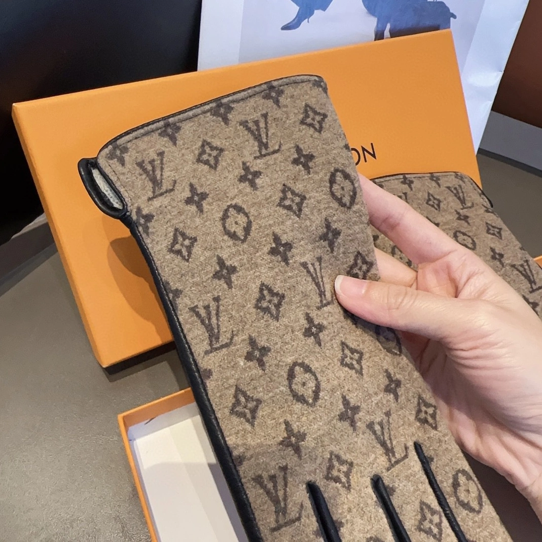 Lightweight 6040 Louis Vuitton LV Gloves For Women