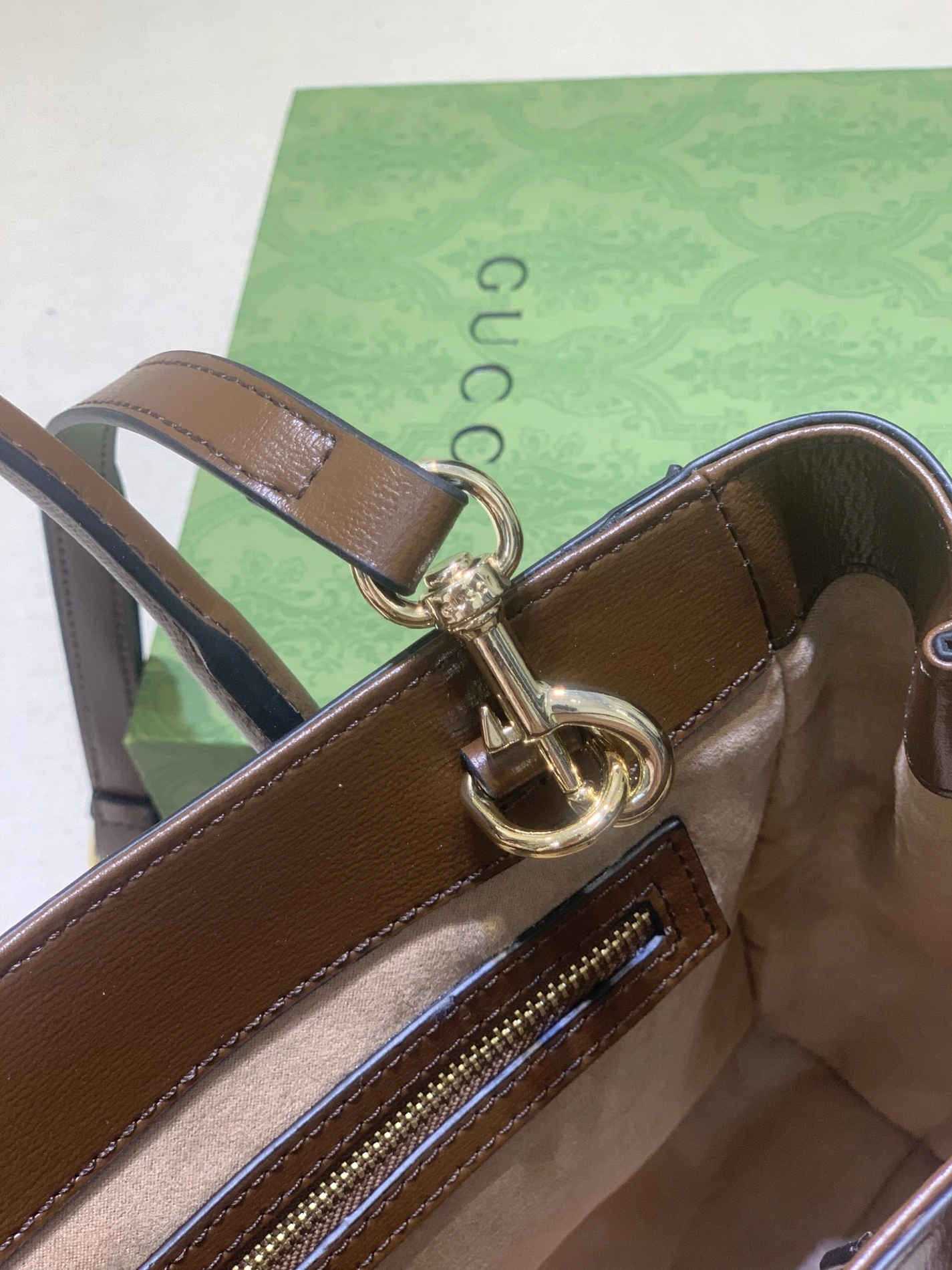 Lightweight 6100 Gucci AAA Quality Handbags For Women