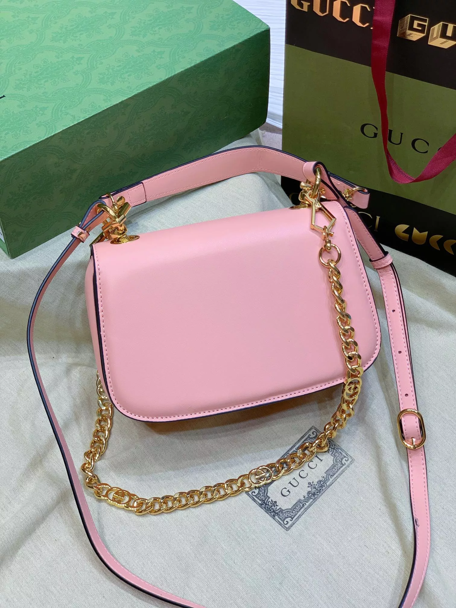 Lightweight 6109 Gucci AAA Quality Messenger Bags For Women