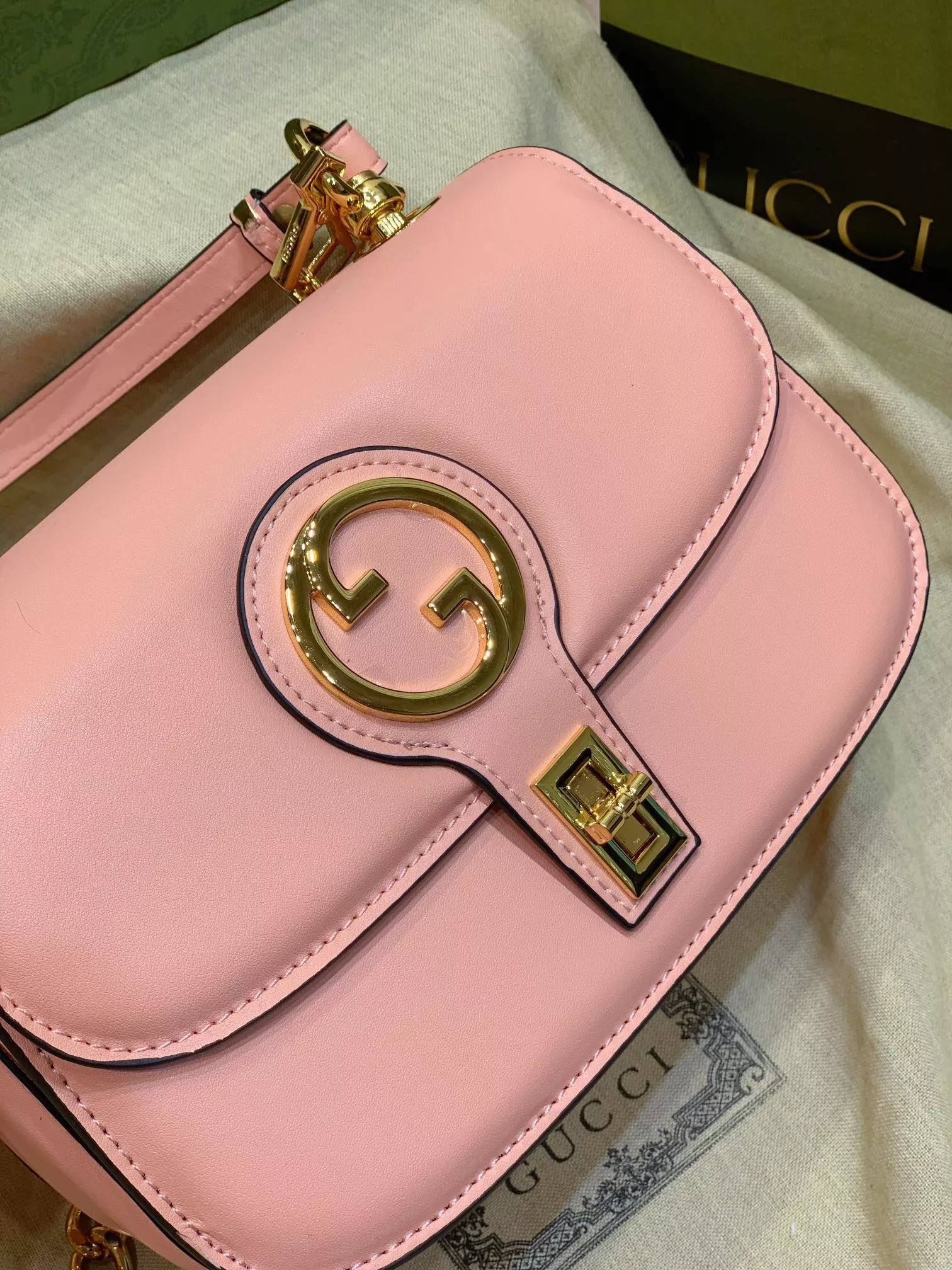 Lightweight 6109 Gucci AAA Quality Messenger Bags For Women