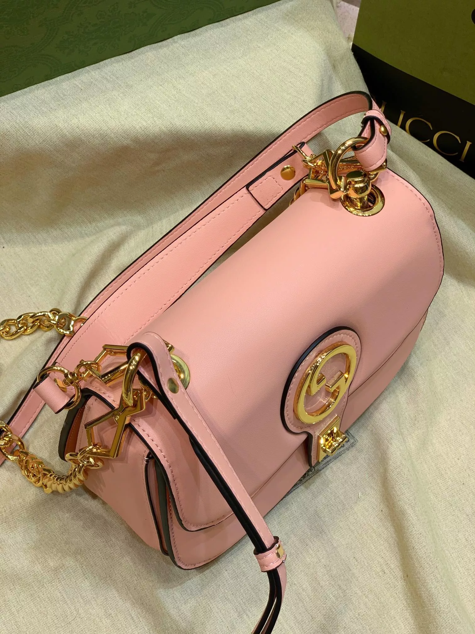 Lightweight 6109 Gucci AAA Quality Messenger Bags For Women