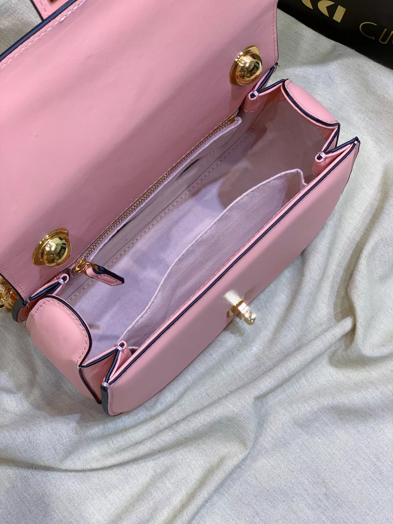 Lightweight 6109 Gucci AAA Quality Messenger Bags For Women