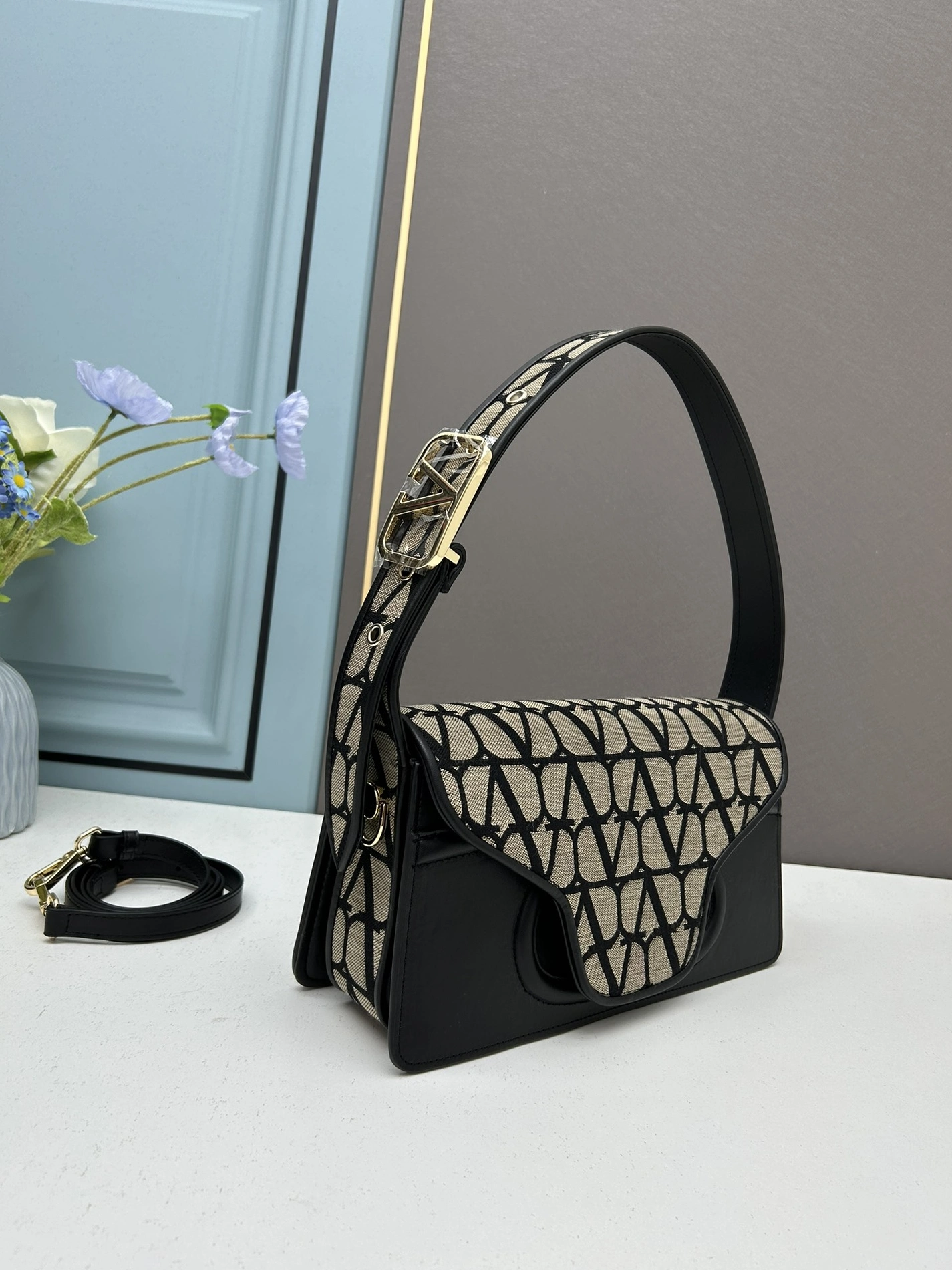 Lightweight 6420 Valentino AAA Quality Shoulder Bags For Women