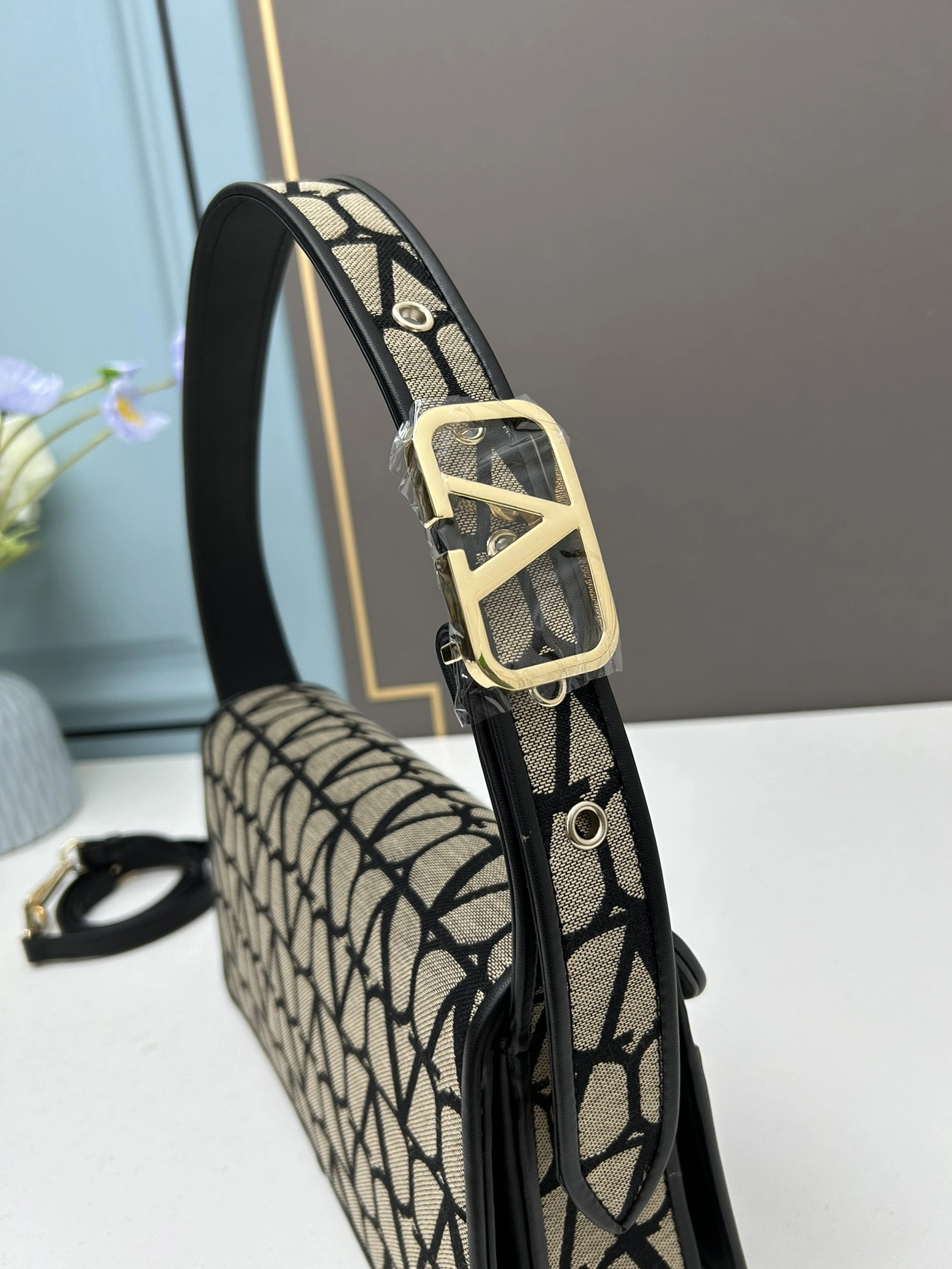 Lightweight 6420 Valentino AAA Quality Shoulder Bags For Women