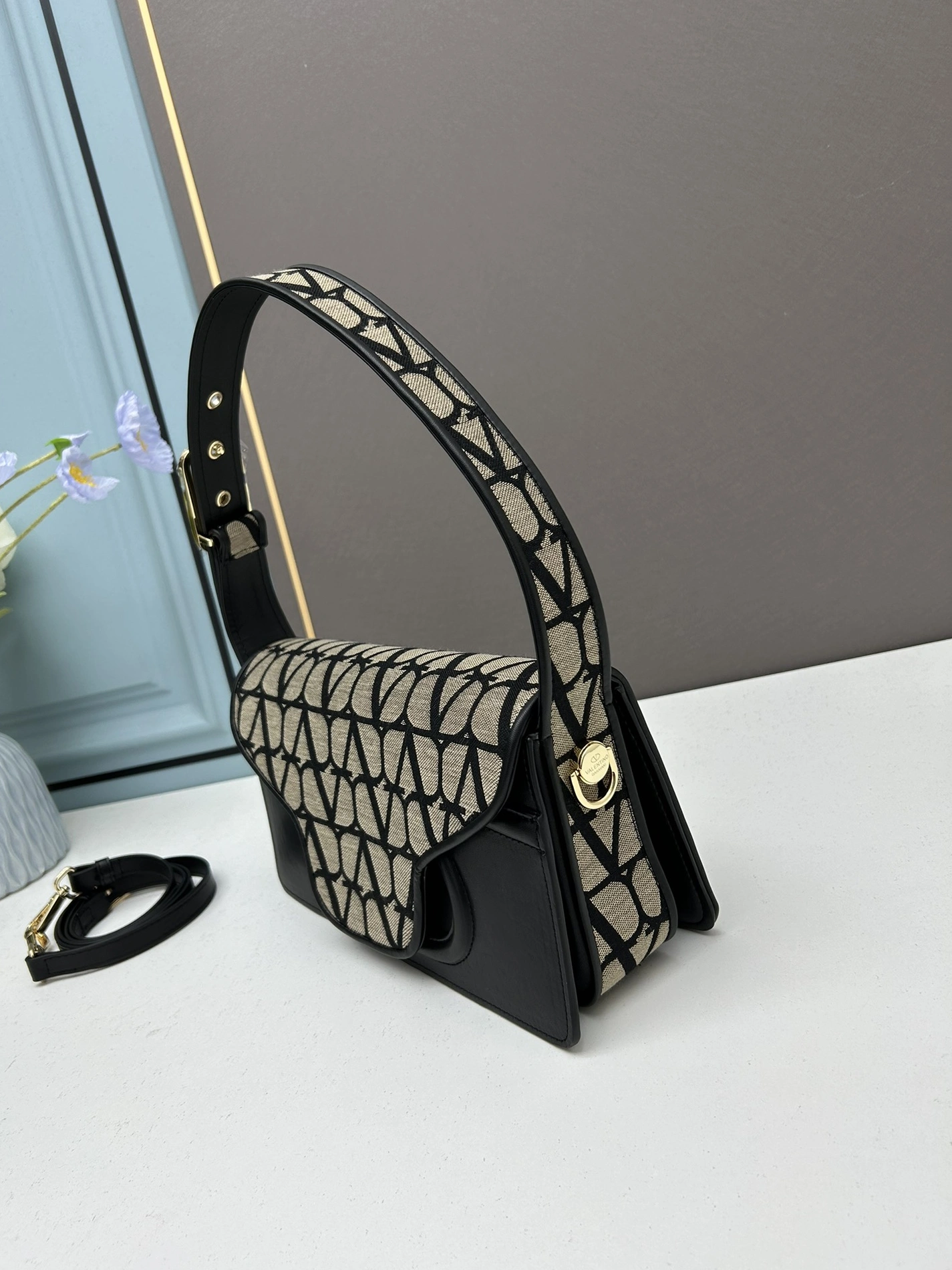 Lightweight 6420 Valentino AAA Quality Shoulder Bags For Women