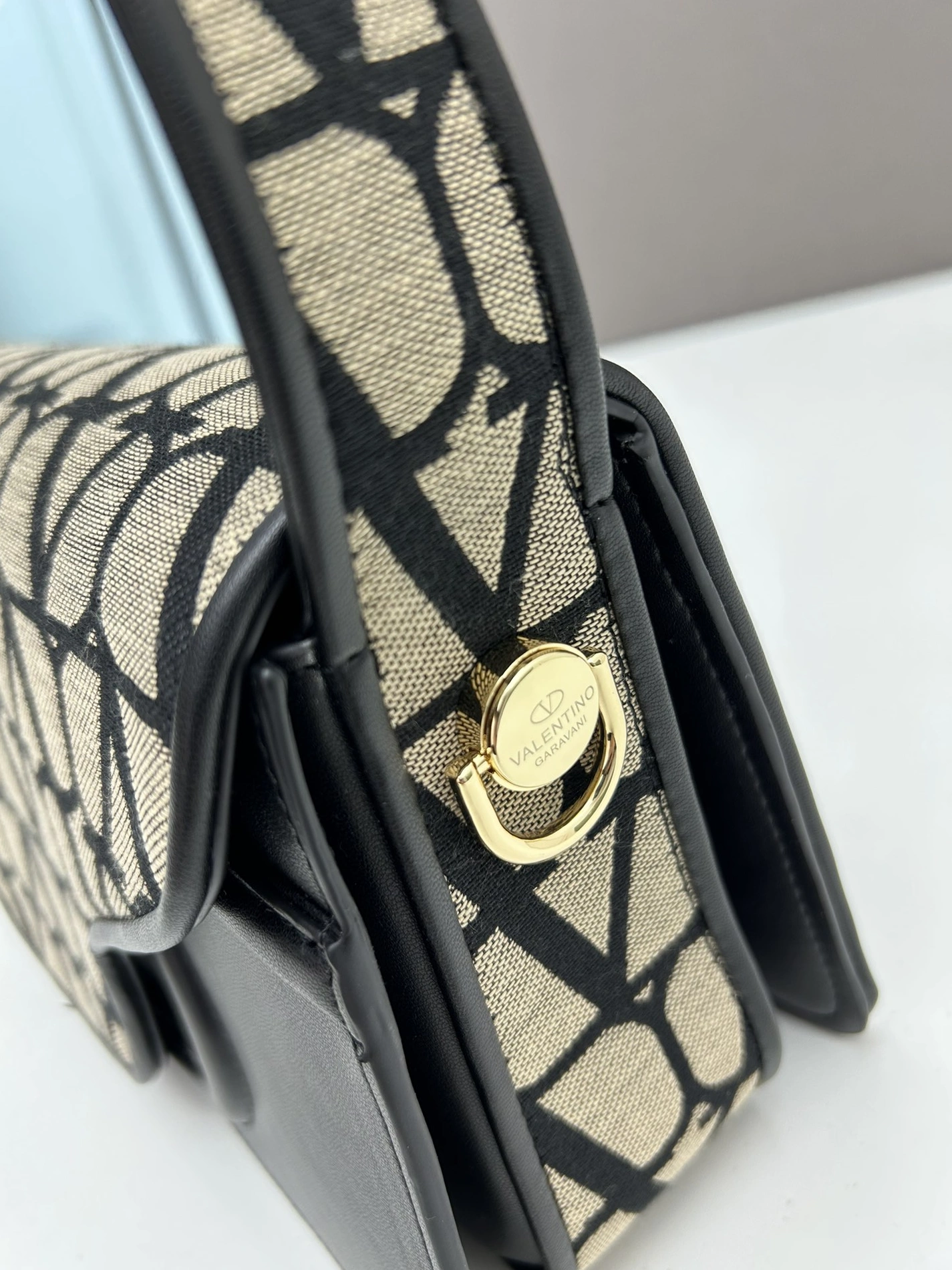 Lightweight 6420 Valentino AAA Quality Shoulder Bags For Women