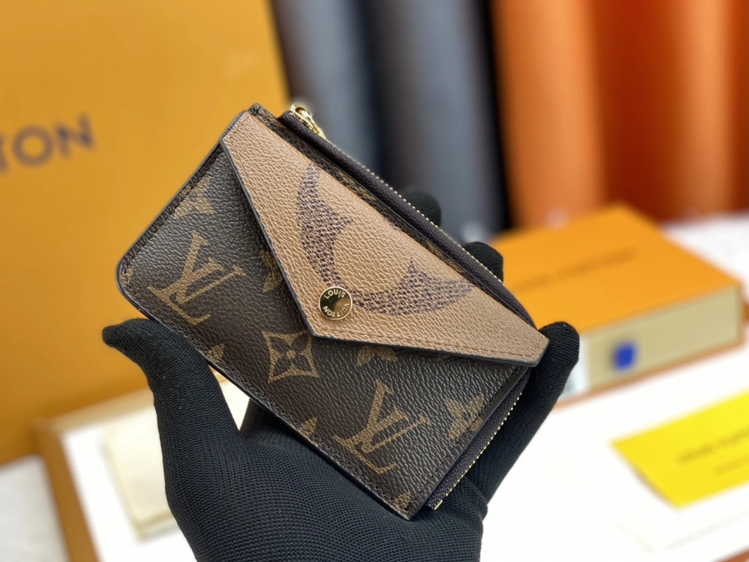 Lightweight 6788 Louis Vuitton LV Card Case For Women
