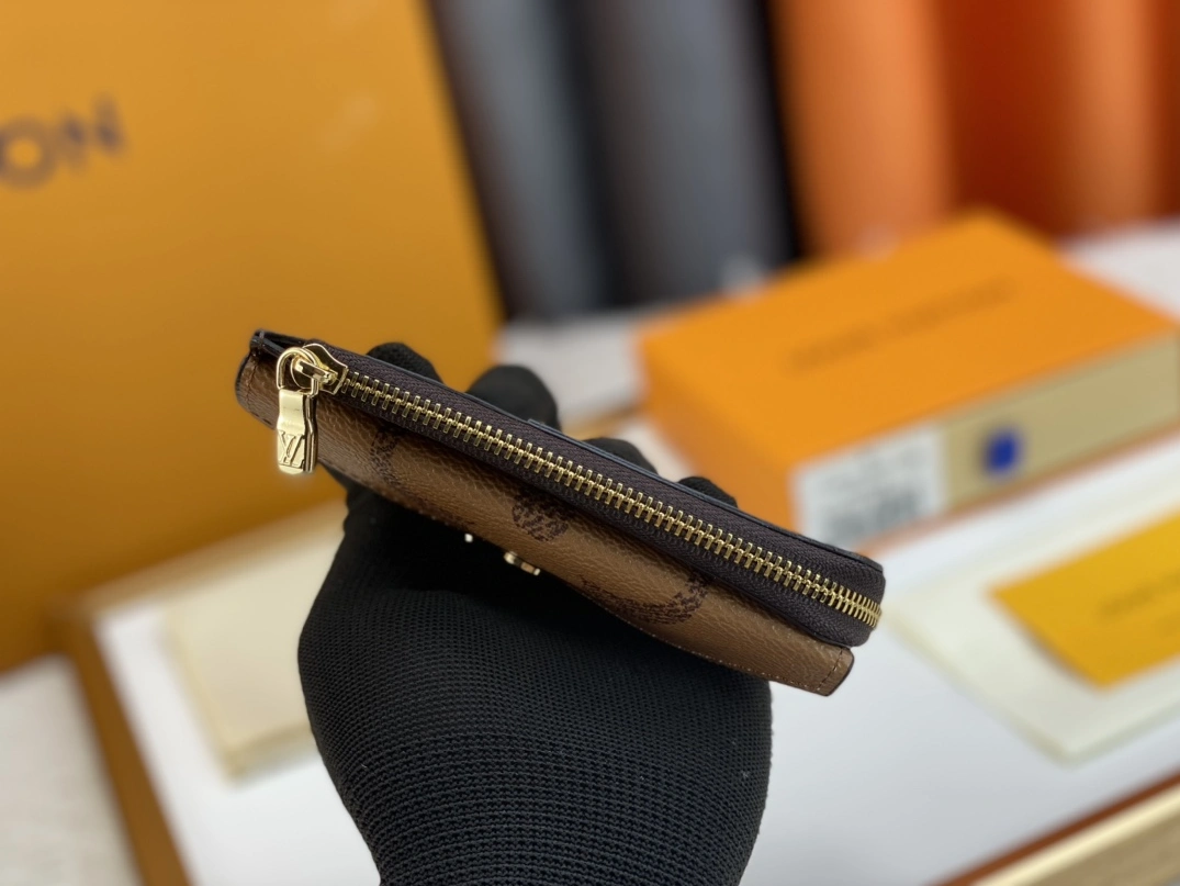Lightweight 6788 Louis Vuitton LV Card Case For Women