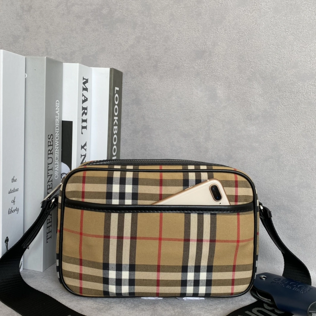 Lightweight 6808 Burberry AAA Man Messenger Bags