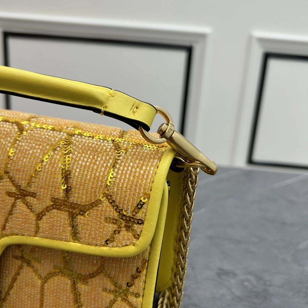 Lightweight 6823 Valentino AAA Quality Messenger Bags For Women