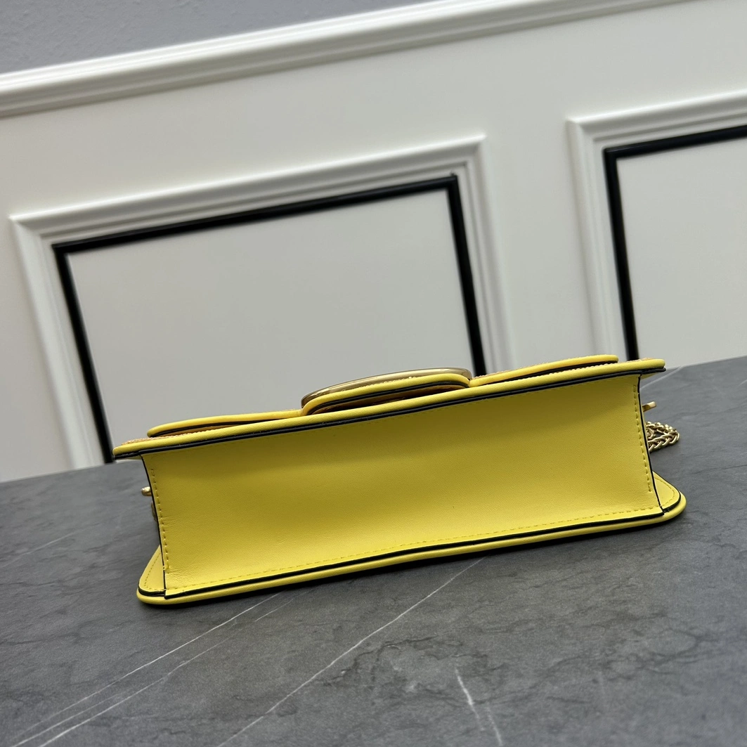 Lightweight 6823 Valentino AAA Quality Messenger Bags For Women