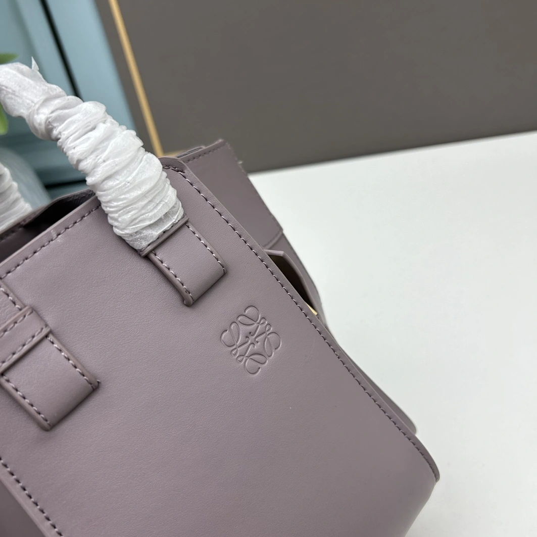 Lightweight 6866 LOEWE AAA Quality Handbags For Women