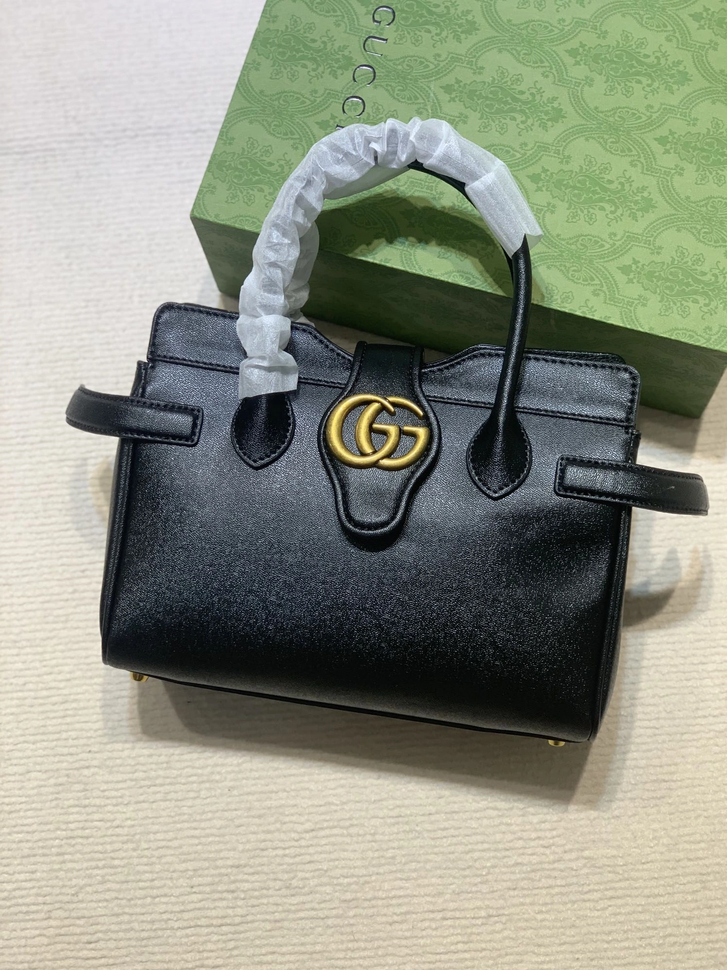Lightweight 687 Gucci AAA Quality Handbags For Women