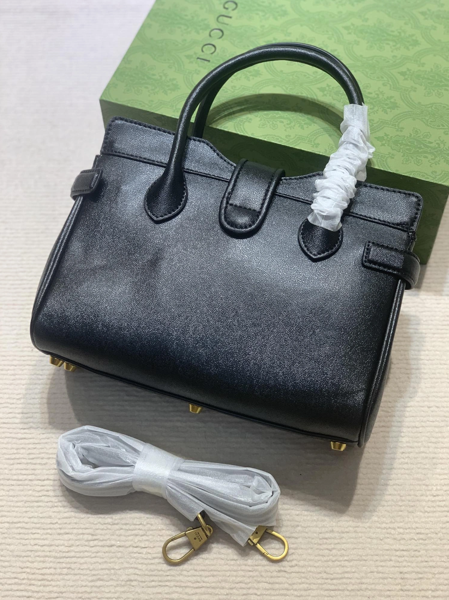 Lightweight 687 Gucci AAA Quality Handbags For Women