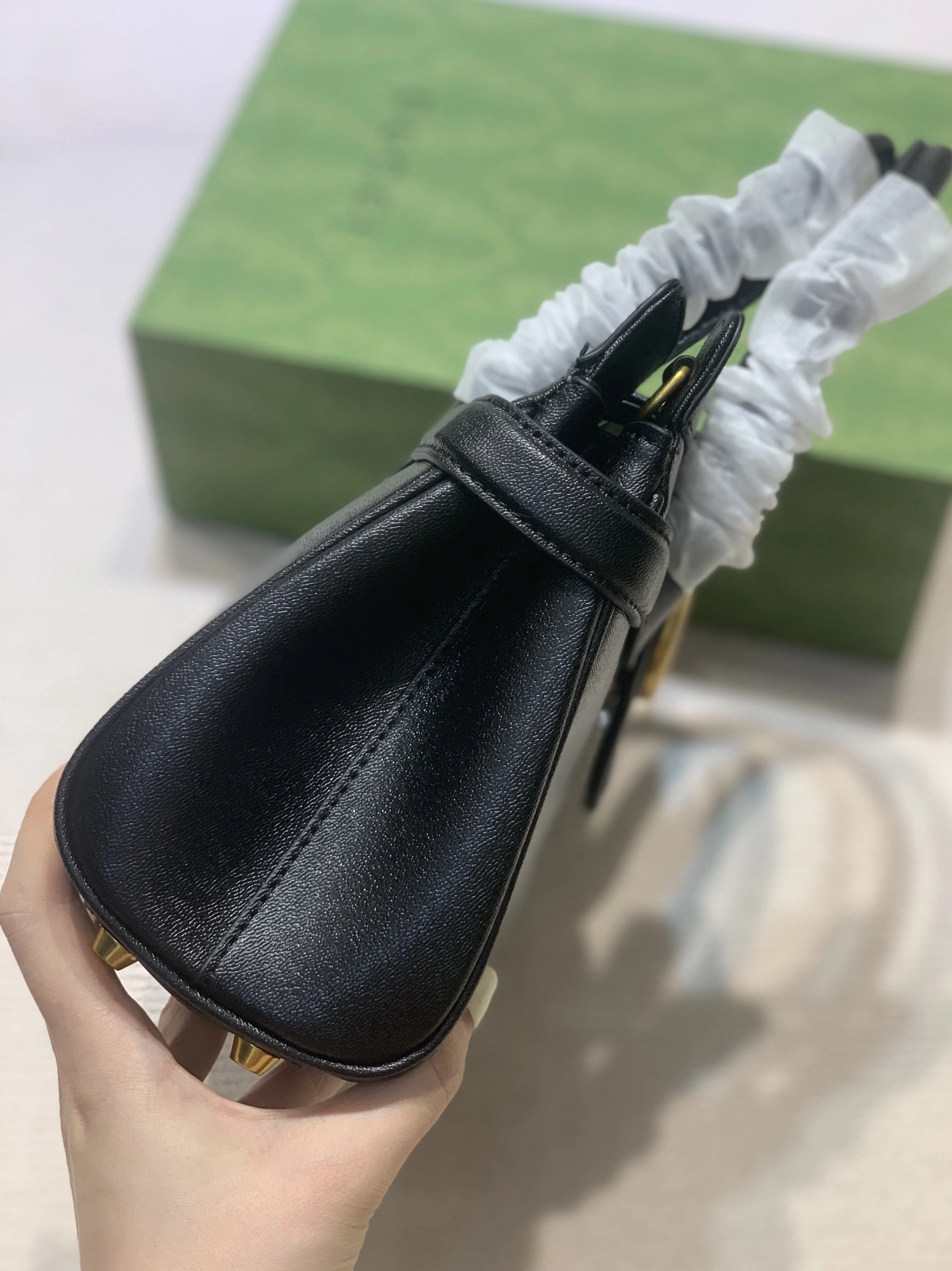 Lightweight 687 Gucci AAA Quality Handbags For Women
