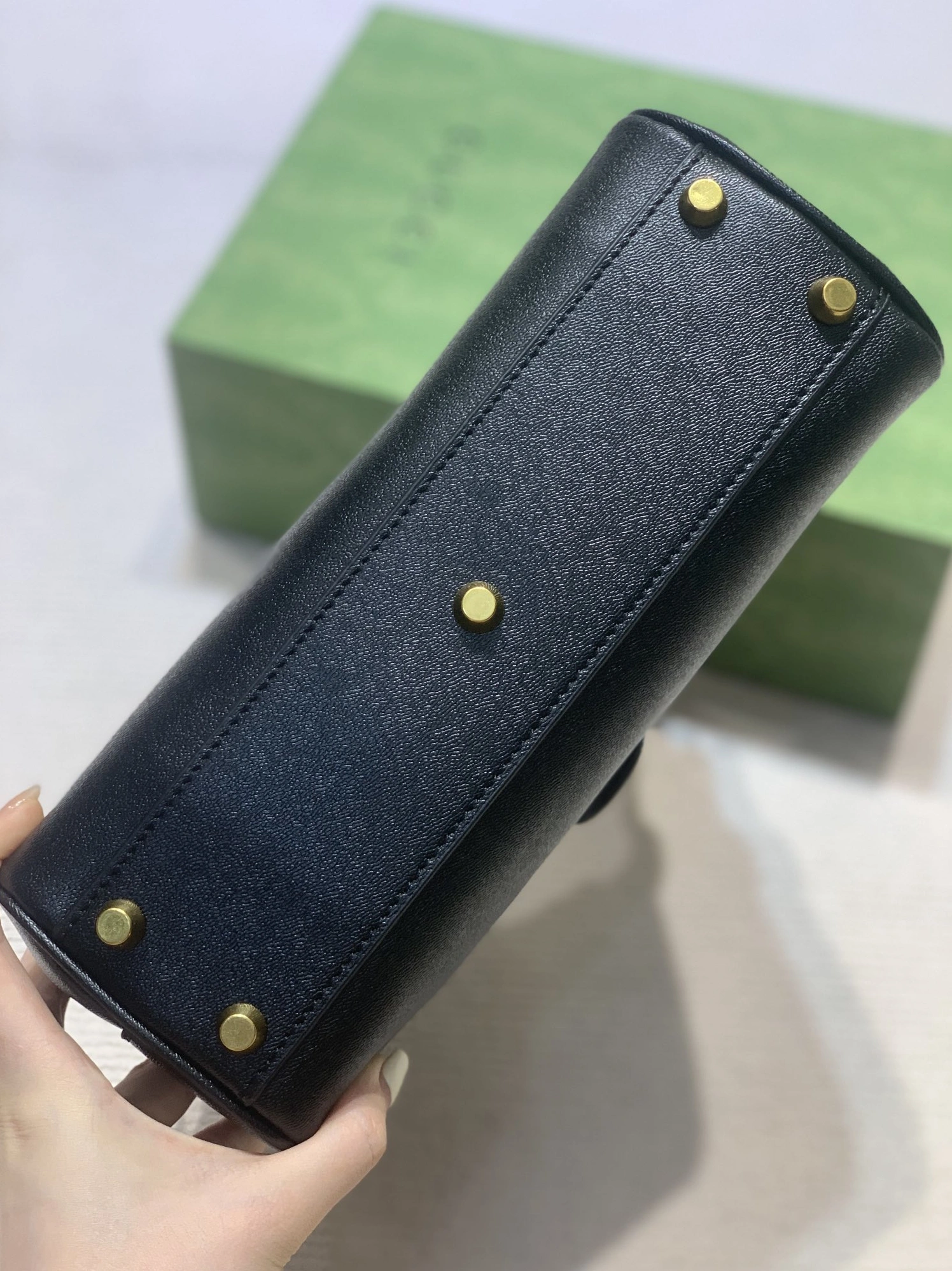Lightweight 687 Gucci AAA Quality Handbags For Women