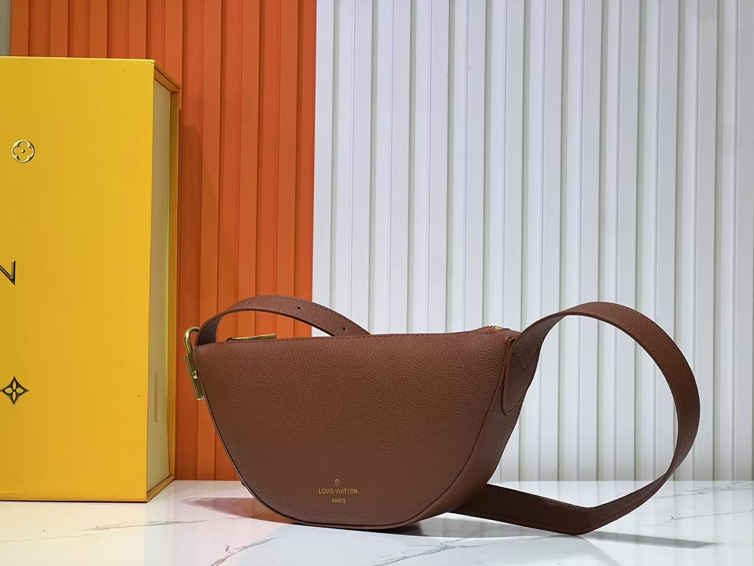 Lightweight 6970 Louis Vuitton AAA Quality Messenger Bags For Women