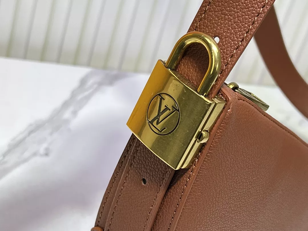 Lightweight 6970 Louis Vuitton AAA Quality Messenger Bags For Women