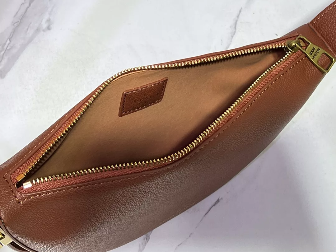 Lightweight 6970 Louis Vuitton AAA Quality Messenger Bags For Women