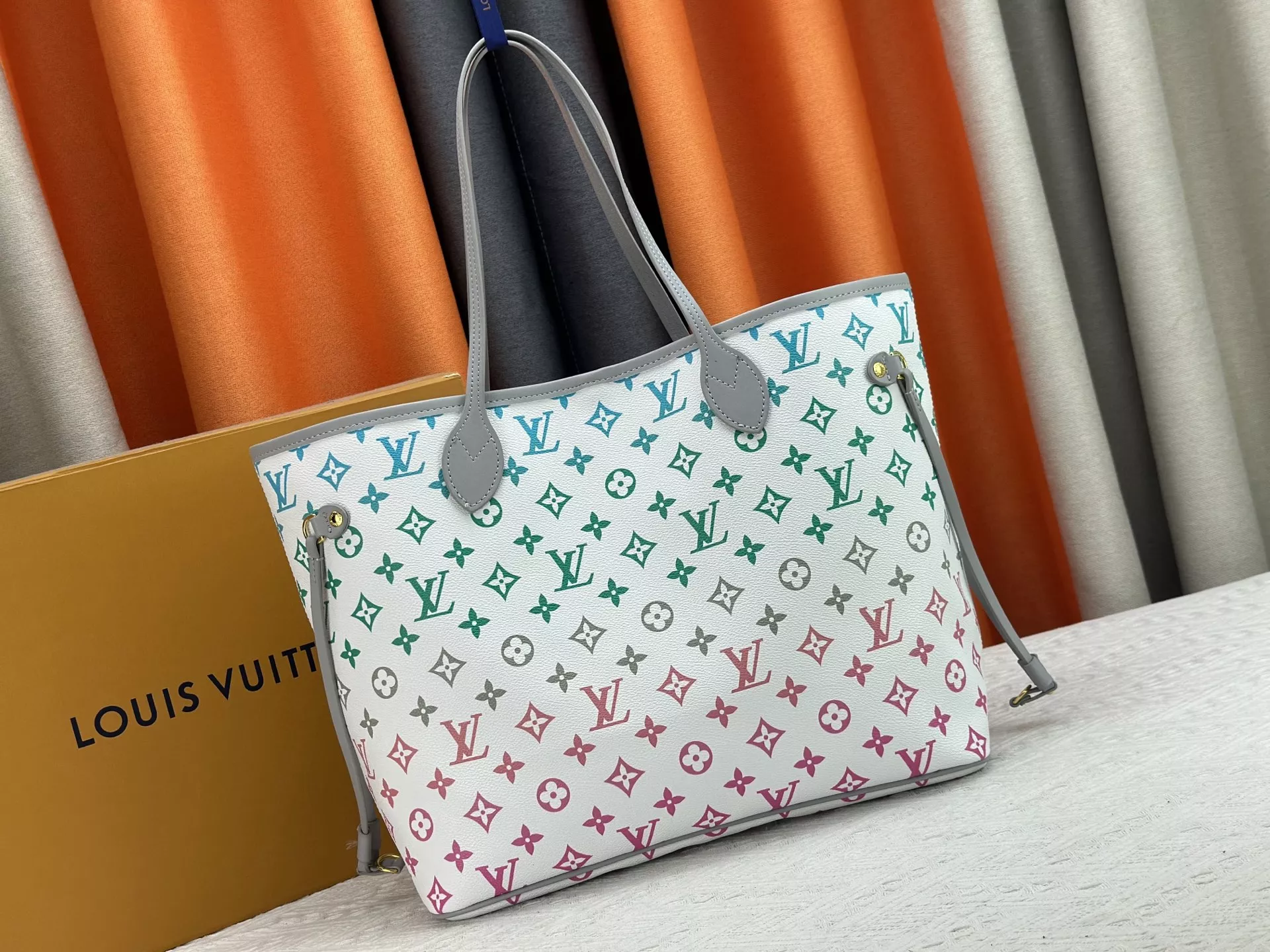 Lightweight 7298 Louis Vuitton AAA Quality Shoulder Bags For Women