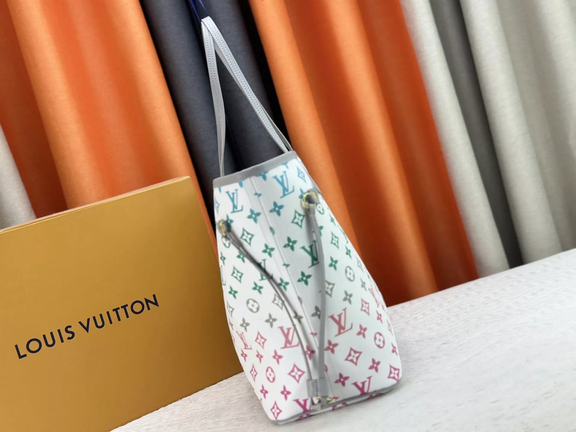 Lightweight 7298 Louis Vuitton AAA Quality Shoulder Bags For Women
