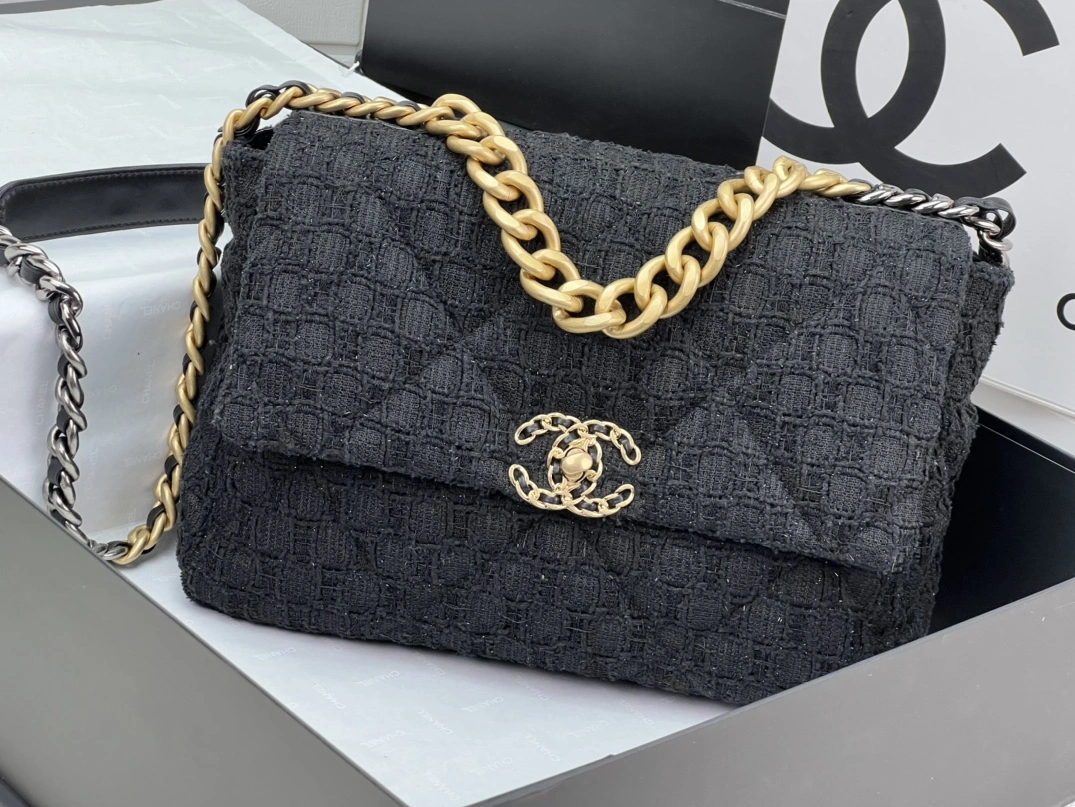 Lightweight 7462 Chanel AAA Quality Messenger Bags For Women