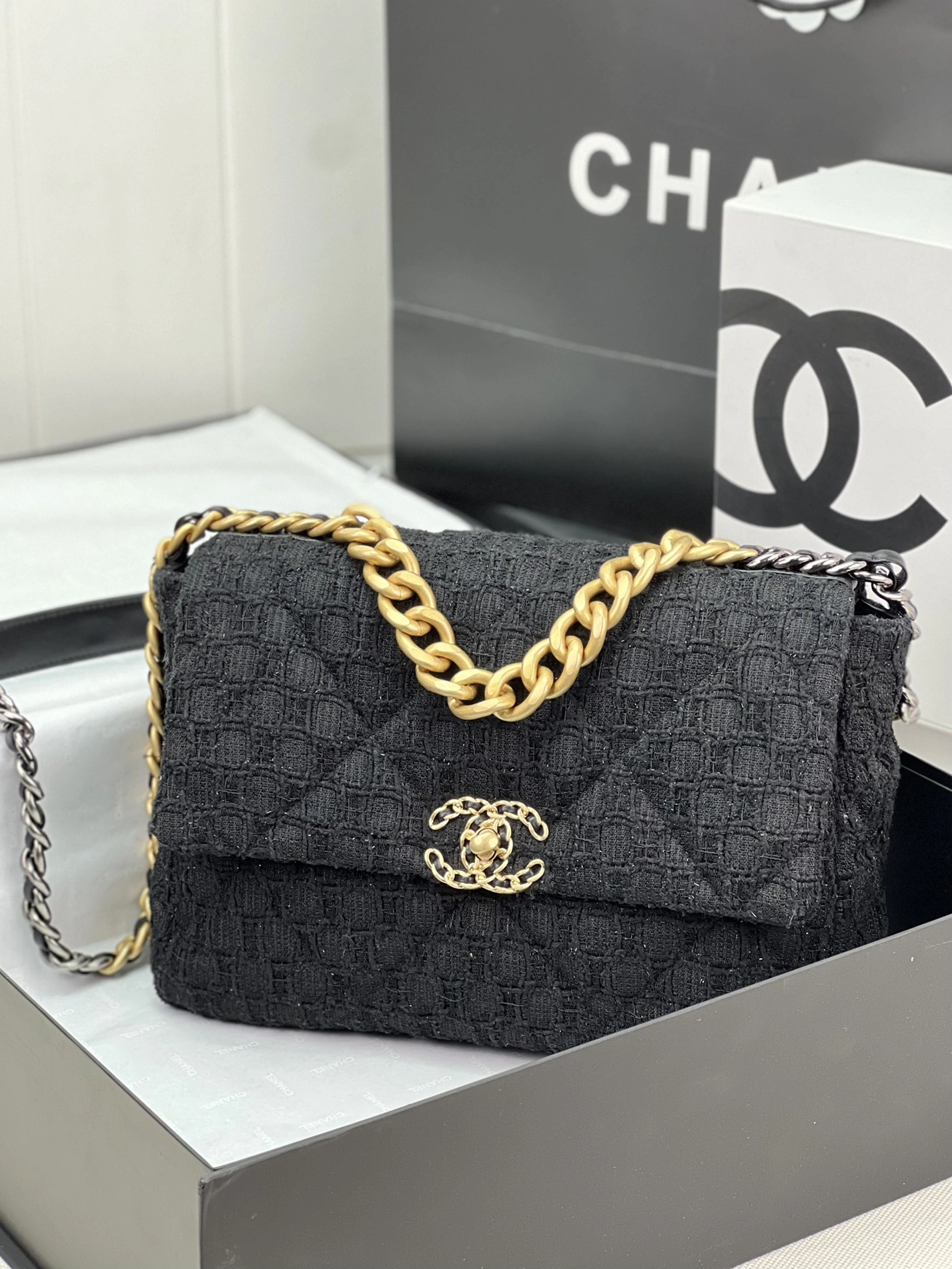 Lightweight 7462 Chanel AAA Quality Messenger Bags For Women