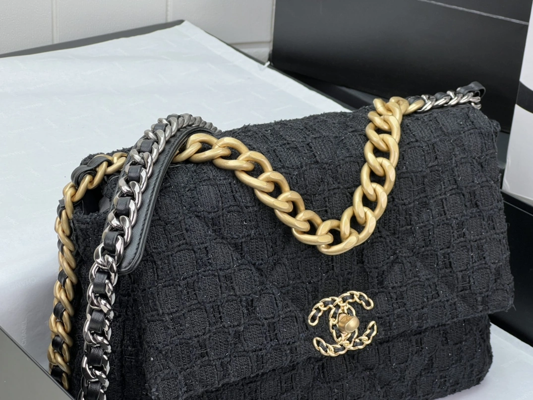 Lightweight 7462 Chanel AAA Quality Messenger Bags For Women