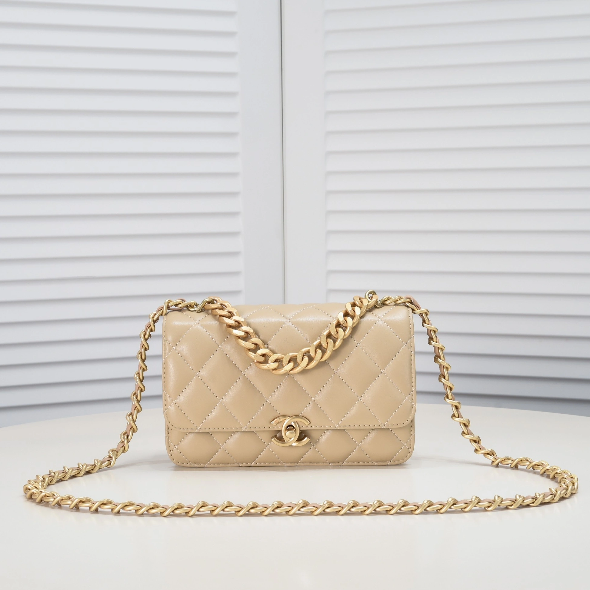 Lightweight 7536 Chanel AAA Quality Messenger Bags For Women