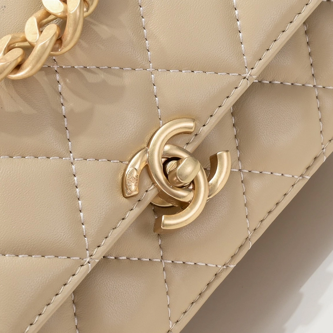 Lightweight 7536 Chanel AAA Quality Messenger Bags For Women